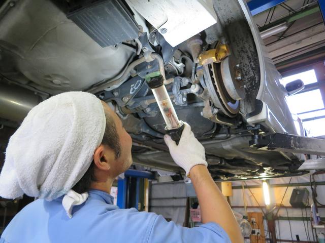 国家資格を持った整備士がお車を安心、安全にお乗り頂けるよう整備致します。