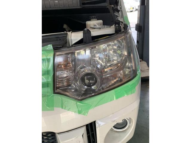 ヘッドランプ取り外し（三菱 デリカD:5・CV1W/CV2W/CV4W/CV5W