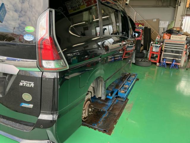 日産　セレナ　タイヤ新規購入交換　バッテリー交換