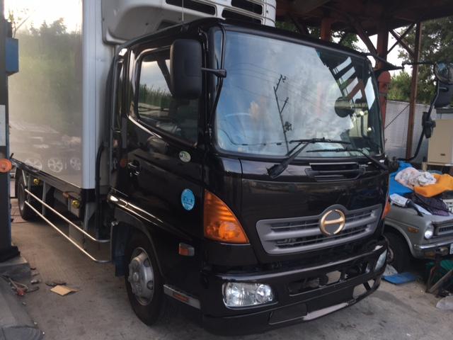 日野　トラック　キャビン全塗装　エンブレムゴールド