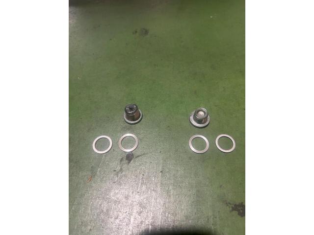 スバル　ＢＲＺ　オイル交換　MTオイル交換　クラッチ切れない　車検整備・鈑金塗装、新車・中古車販売もお任せ下さい！品川区・目黒区・港区・大田区・世田谷区・渋谷区・川崎市・武蔵小杉・江東区・豊洲、他地域のお客様も大歓迎です！！