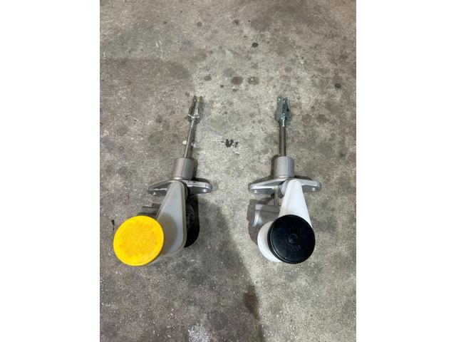 スバル　ＢＲＺ　オイル交換　MTオイル交換　クラッチ切れない　車検整備・鈑金塗装、新車・中古車販売もお任せ下さい！品川区・目黒区・港区・大田区・世田谷区・渋谷区・川崎市・武蔵小杉・江東区・豊洲、他地域のお客様も大歓迎です！！