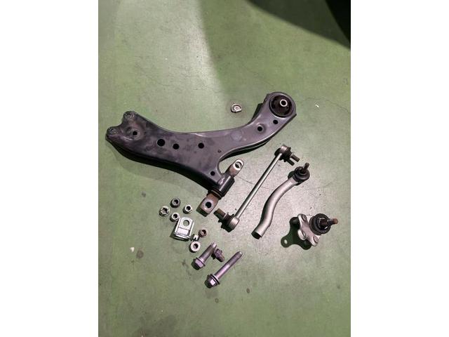 レクサス　ＥＳ　足回り修理　オイル交換　車検整備・鈑金塗装、新車・中古車販売もお任せ下さい！品川区・目黒区・港区・大田区・世田谷区・渋谷区・川崎市・武蔵小杉・江東区・豊洲、他地域のお客様も大歓迎です！！