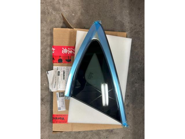 メルセデス・ベンツ　ＧＬＣ　ガラス交換　車検 車検整備・鈑金塗装、新車・中古車販売もお任せ下さい！品川区・目黒区・港区・大田区・世田谷区・渋谷区・川崎市・武蔵小杉・江東区・豊洲、他地域のお客様も大歓迎です！！