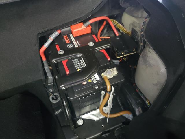 BMW Z4 Mクーペ　バッテリー交換