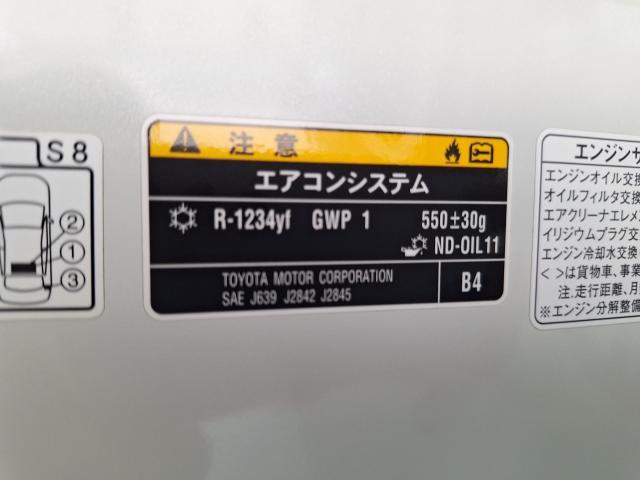 トヨタ　ハリアーハイブリッド　エアコンシステム施工作業