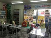 白を基調とした落ち着いた雰囲気の店内です。