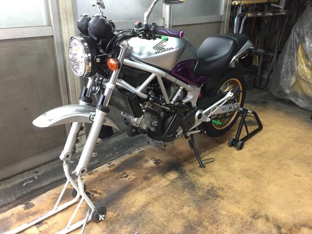 奈良県　奈良市　ホンダ　〔VTR250〕　タイヤ交換