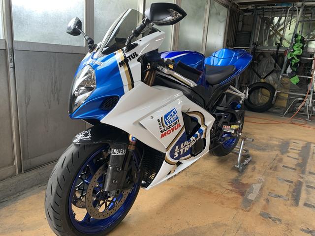 奈良県　天理市　スズキ　〔GSX-R1000〕　社外カウルフルセット交換