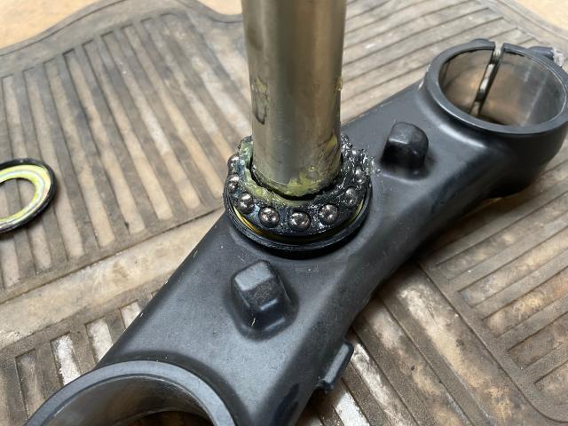 大阪府　枚方市　ホンダ　〔CBR600RR〕　ステムベアリング交換