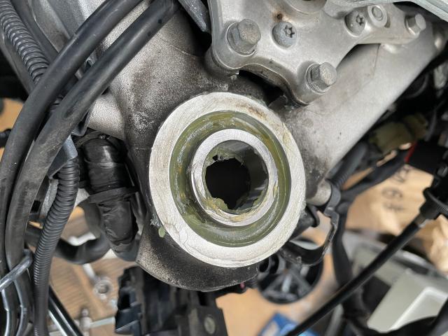 大阪府　枚方市　ホンダ　〔CBR600RR〕　ステムベアリング交換