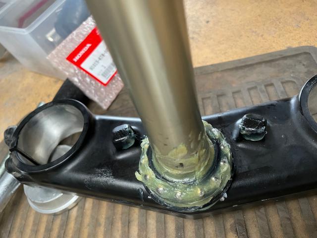 大阪府　枚方市　ホンダ　〔CBR600RR〕　ステムベアリング交換