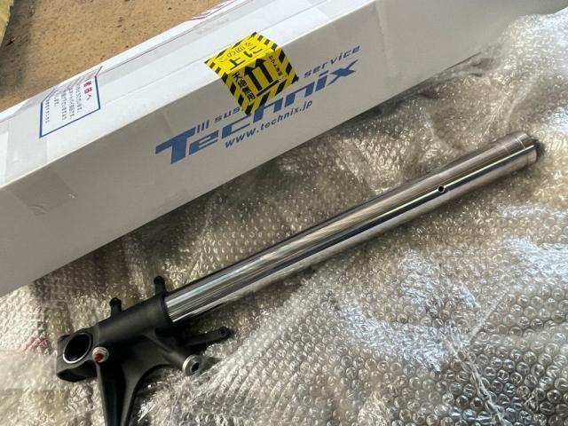 京都府　京田辺市　ホンダ　〔CBR1000RR〕フロントフォーク　再メッキ