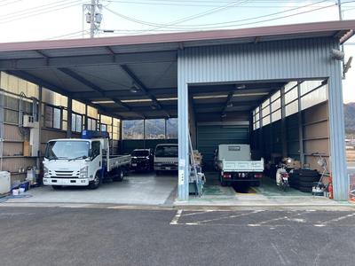 【大型車両も整備可能】