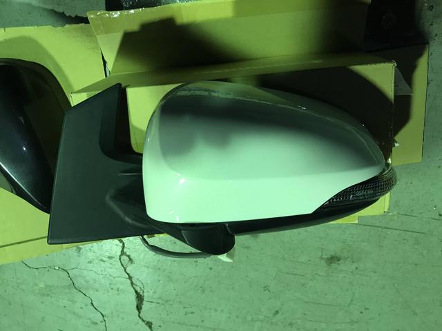 トヨタ　アクア　NHP10　ミラー交換（カバー交換）　【稲沢、一宮の修理はトミワ自動車へ】