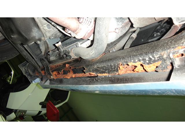 日産モコ　ラジエーターロアサポート腐り交換