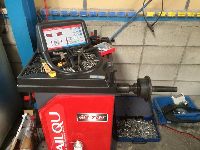 お車の安全は足元から！サマータイヤもスタッドレスタイヤの交換も当社にお任せ下さい！