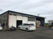 自社板金塗装工場完備しております。小さなキズ凹み修理からフレームの損傷など大きな修理もお任せ下さい。