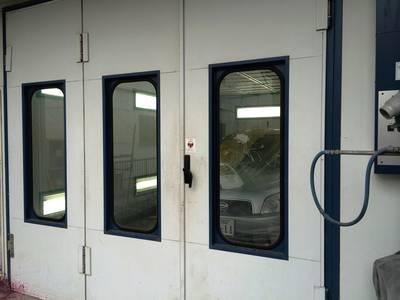 塗装ブースを併設しております