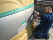 マスキングテープで細かいところもしっかり覆います。→