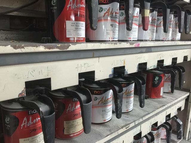 当店の塗料の一部です。少し塗装の様子を見てみましょう→→→