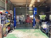 リフト完備。効率良く整備、修理致します。