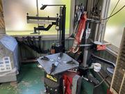 タイヤチェンジャー完備。タイヤ交換もお任せ下さい。