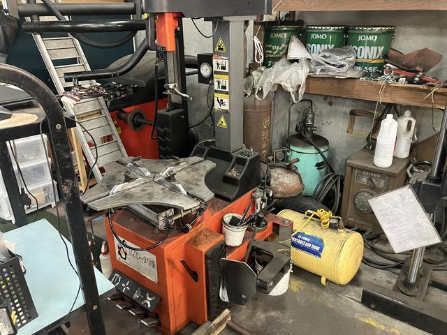 タイヤチェンジャー完備　タイヤ選びから交換までお任せください！