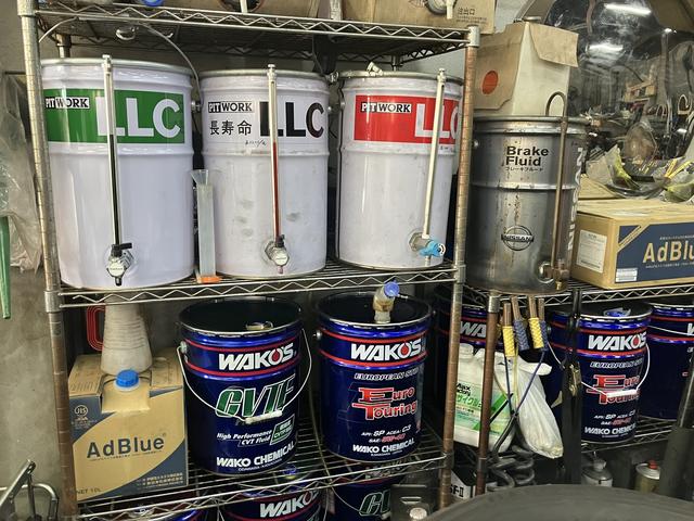 各種エンジンオイルも完備しております。車に合ったエンジンオイルをご用意出来ます！