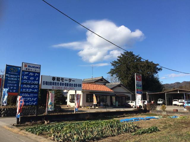 大きい通りから１本中に入った所に店舗がございます。