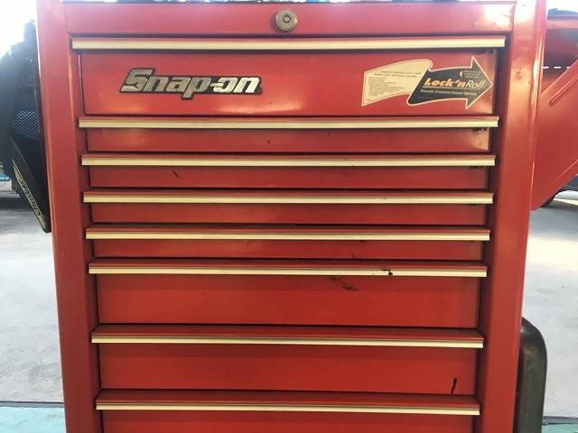 様々な工具や機材を導入し、お車の整備に対応出来る体勢を整えております。