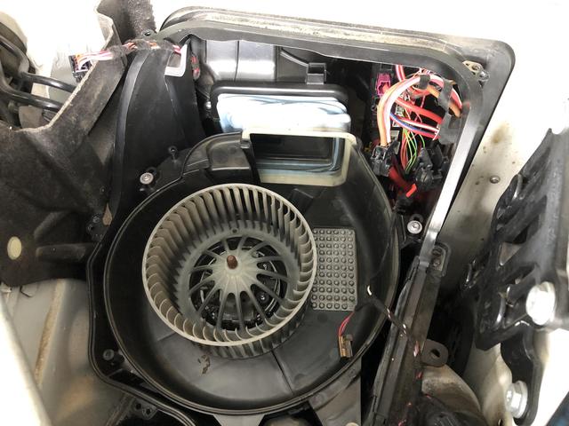 BMW　5シリーズ　異音修理　ブロアモータ交換　ヒータ異音　高崎　修理
