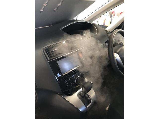 日産　セレナ　カーエアコン臭いがということで車屋さんから依頼
エアコン内部エバポレーター洗浄　カーエアコンクリーニング車内除菌防カビで3万円