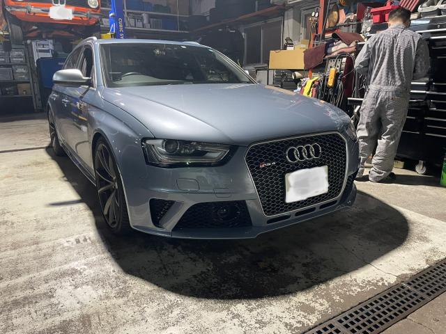 アウディ　RS4シャークアンテナ交換
