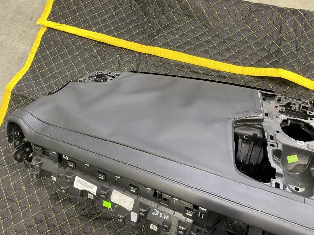 ポルシェ　E3K30カイエン　ダッシュボード浮き張り替え修理　ガレージオシオ　県外の方もお気軽にお問い合わせください。