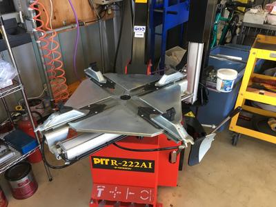 タイヤチェンジャーも完備しております!