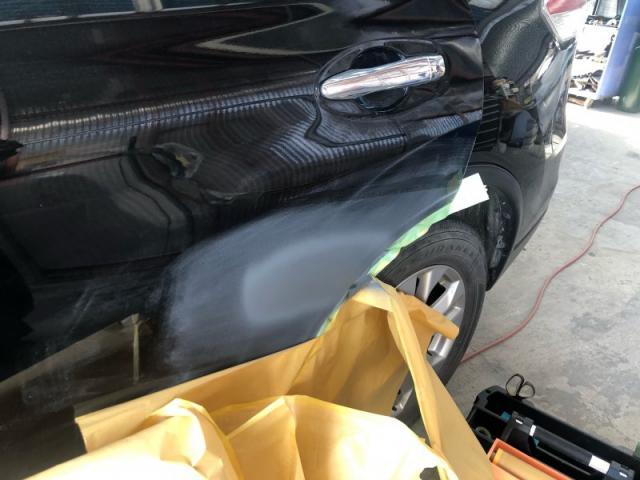 日産　エクストレイル　ドアパンチ　ドアキズ・へこみ直し