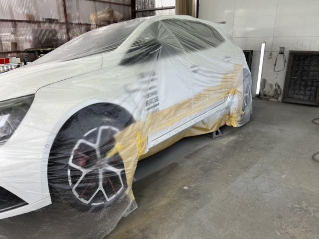 ルノー メガーヌ 輸入車の左車体下 ロッカーパネルキズ・へこみ直し 深谷市