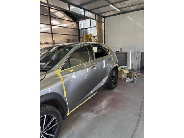 レクサス　ＮＸ　ドアの大きなへこみ車両保険　キズ・へこみ直し　深谷市カーコンビニ倶楽部