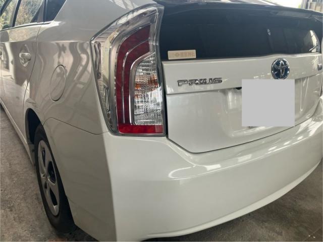 トヨタ　プリウス　バンパー・テールレンズ交換　キズ・へこみ直し　深谷市　板金塗装専門店