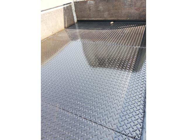 キャンター　荷台床張り替え