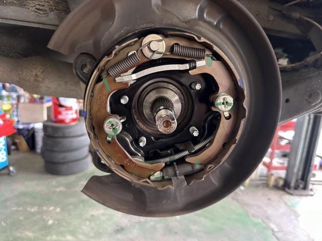 トヨタ ヴォクシー ZRR85 異音修理 リヤハブベアリング交換