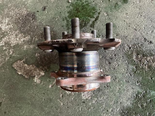 トヨタ ヴォクシー ZRR85 異音修理 リヤハブベアリング交換