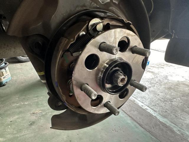トヨタ ヴォクシー ZRR85 異音修理 リヤハブベアリング交換