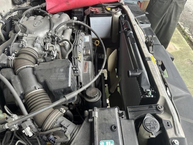 千葉県八千代市 トヨタ ランドクルーザープラド VZJ95W 水漏れ修理 ラジエータ交換