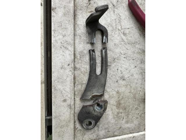 千葉県八千代市 ダイハツ ムーヴラテ L550S エンジン異音修理 オルタネータブラケット破損