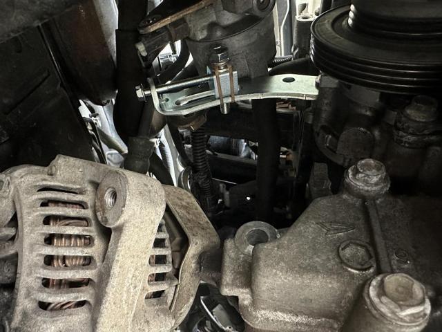 千葉県八千代市 ダイハツ ムーヴラテ L550S エンジン異音修理 オルタネータブラケット破損