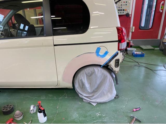 トヨタ　ポルテ　板金塗装　追突被害　側面修理　保険　現金　群馬館林