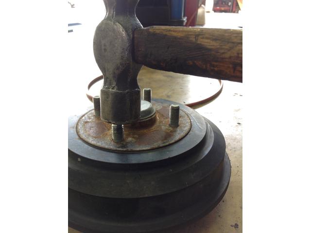 奈良市 B様 ベリーサ リヤハブボルト交換