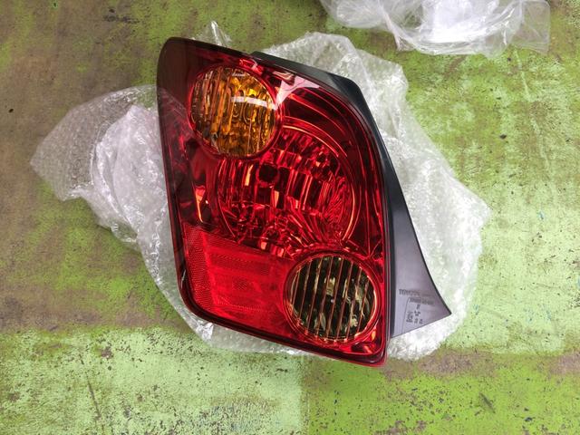 奈良市 M様 イスト テールレンズユニット交換(中古品)